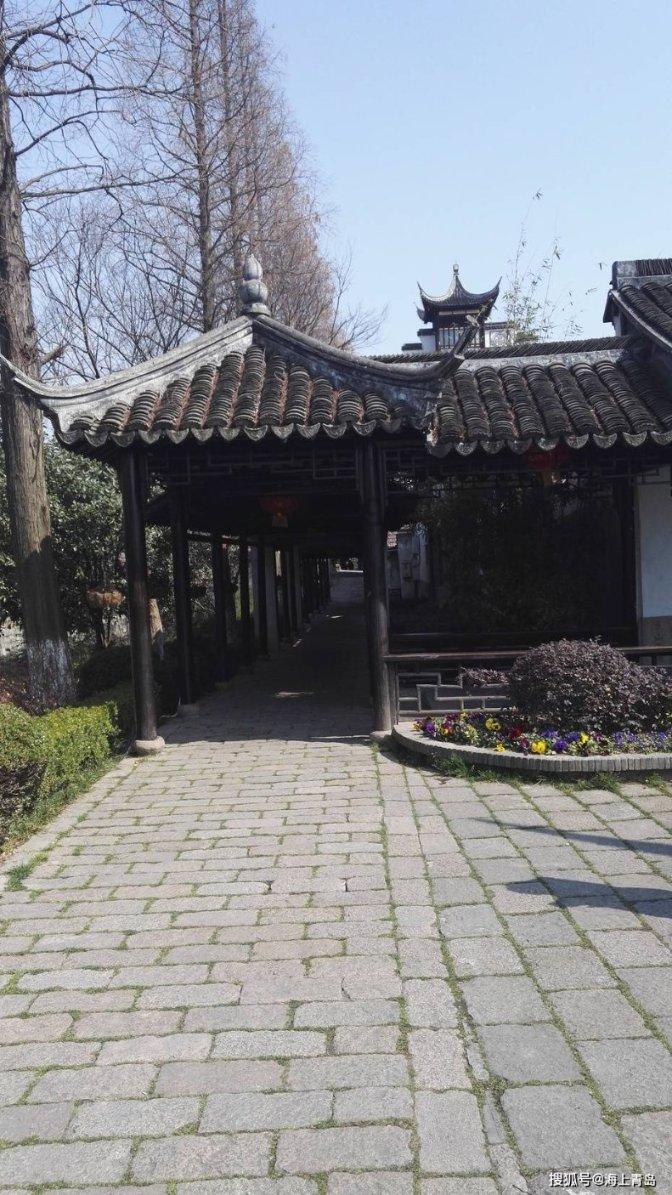 逃离石墙屋